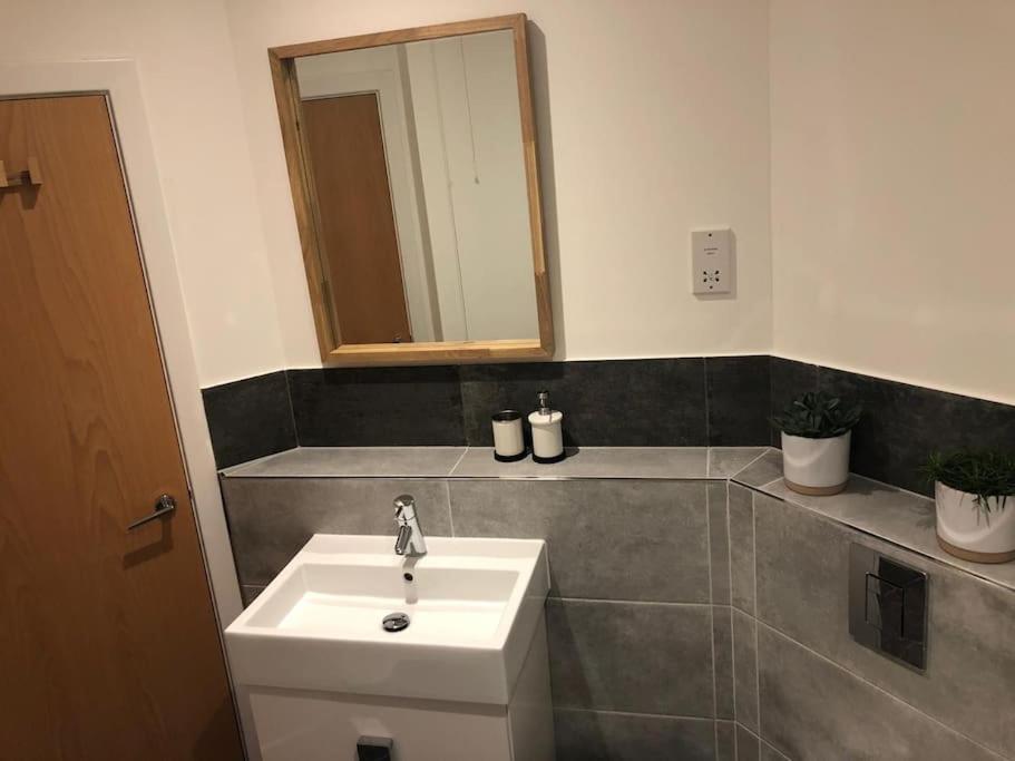 Stunning Apartment In Leeds- Financial District Leeds  Exterior photo